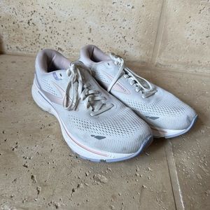 Brooks Ghost Womens 11